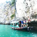 Cat Ba New City Hostel