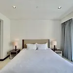 Rozy Apartment In City Center With Sea View