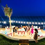 Hon Rom 2 Resort