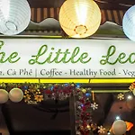 Catba Pod Hostel - Restaurant And Rooftop Bar