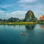 Gold Hotel