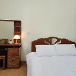 Tom\' Motobikes Tour & Home Stay