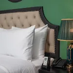 Madelise Adora Hotel & Travel