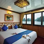 Royal Palace Cruise