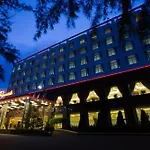 Van Phat Riverside Hotel