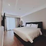 Luxury Apartment With Ocean View - 1 Minute To Beach