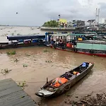 Khach San Cuu Long A, Cho Vinh Long