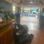 Khach San Cuu Long A, Cho Vinh Long