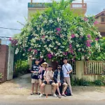 Applebee\'S Homestay