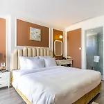 La Vague Hotel
