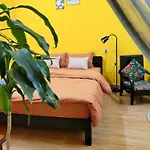 Tiny Garden House Cat Ba