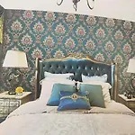 Luxury Hotel T&L