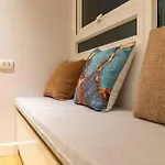 The Rixx Stylish In D1 At Ben Thanh With Netflix Pool Bathtub