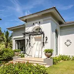 Khu nghỉ dưỡng bãi biển Melia Vinpearl Cửa Sót