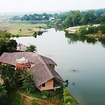 Tomodachi Retreat - Lang Mit