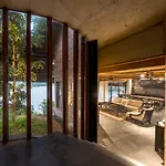 Tomodachi Retreat - Lang Mit