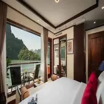 Du Thuyen 5 Sao - Lan Ha Dang Cap Sang Trong