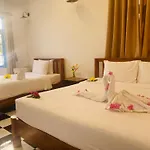 Vida Loca Sunset Beach Resort