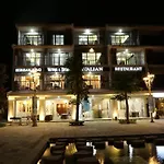 Mojo Boutique Hotel