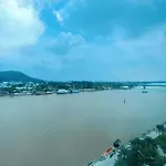 River Hotel