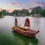 Sunlight Boutique Cruise - Cat Ba Island
