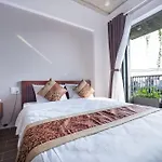 The Shine Hotel & Apartment