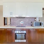 Rozy Apartment In City Center With Sea View