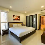 Rozy Apartment In City Center With Sea View
