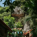 Tam Coc Lakeside Homestay