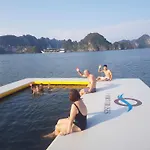 V\'Spirit Cruise