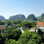 VI Hotel