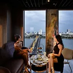 Moonlight Hotel Suites & Spa - City Center, High Floor, Great Location & Great City Views & Dragon Bridge Views