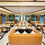 Green Mountain Cat Ba Hotel