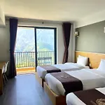 Roxana Sapa Hotel