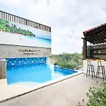 California Saigon Hotel & Rooftop Pool