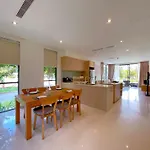 Diamond Beach Villa Da Nang
