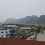 Phong Nha Jasmine Hostel & Roof Top Bar