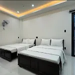 2001 Motel