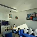 Seaside Fireworks Apartment Free Gym & Pool