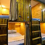 Catba Pod Hostel - Restaurant And Rooftop Bar