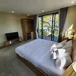 Sunny Shore Resort