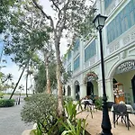 Sir Albert Beach Hotel