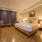 Golden Daisy Hotel