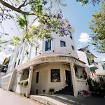 N Queen Apartment Hotel
