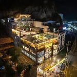 Cat Ba Roza Palace