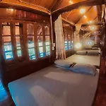 J\'House