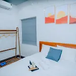 Lee VII Hotel