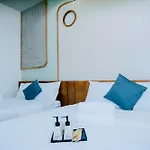 Lee VII Hotel