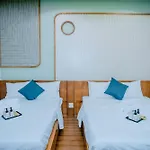 Lee VII Hotel