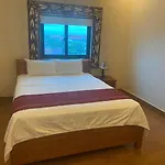 Luxury Airport Hotel - Convenient & Friendly